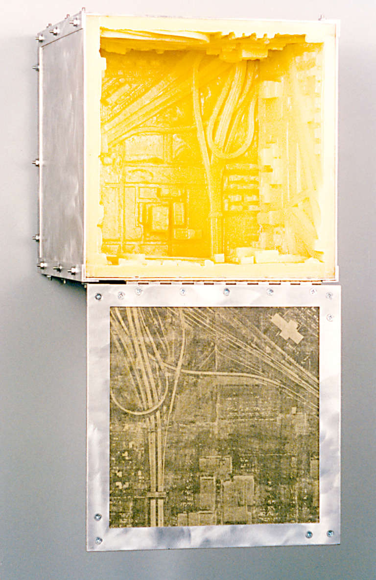 Implosión Centrípeta, La Autopista (17, SW) © 1997.  Cera, aluminio, papel de seda 30 x 30 x 30 cm